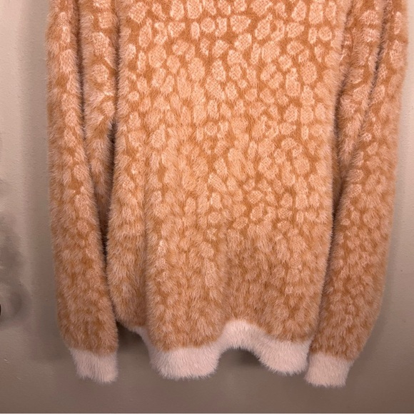 Large Listacle Peach Salmon Animal Print Fuzzy Knit Sweater Long Sleeve Soft - Picture 6 of 13